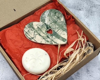 Handgemachte herzförmige Keramik-Seifenschale - Geschenk für Naturliebhaber