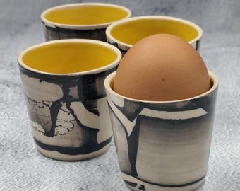 4er Set Keramik Eierbecher | Handgefertigt und Siebdruck | Innen Gelb | Geschenk für Feinschmecker