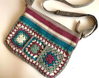 Small multicolored crocheted shoulder bag