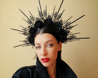 Schwarze Heiligenschein Krone / Gothic Blumenkranz/ Blumenkrone / Met Gala Krone / schwarze Rosen
