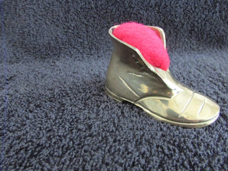 Free UK P/&P. Up-cycled retrovintage brass boot pincushion with classic red felt