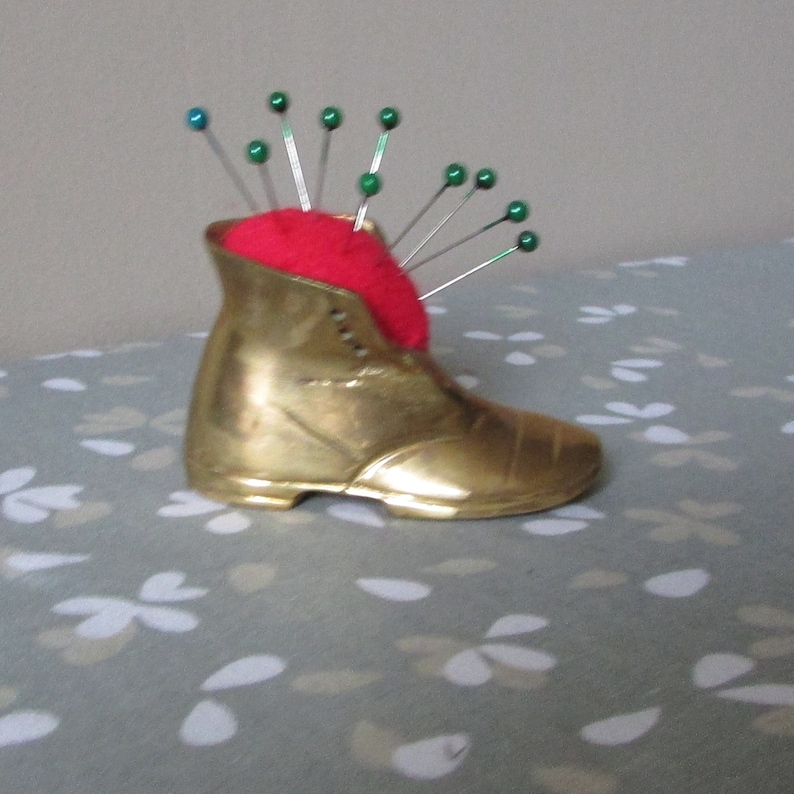 Free UK P/&P. Up-cycled retrovintage brass boot pincushion with classic red felt