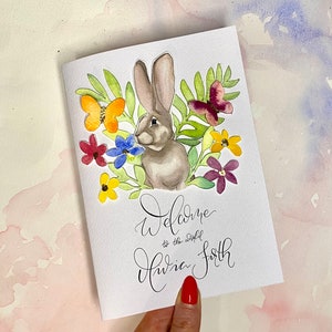 Kaninchen-Babykarte mit Name und Datum | Baby Hase | Neugeborenen Geschenk | Personalisierte Baby Geschenk | einzigartiges Geschenk | individuelle Kalligraphie Karte