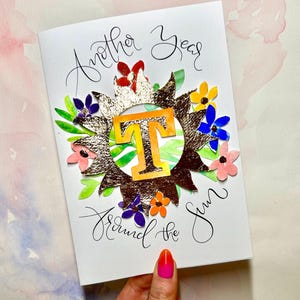 Anniversaires personnalisés Autour du soleil | Calligraphie personnalisée | carte d'anniversaire personnelle | Carte d'anniversaire pour maman, soeur et fille avec lettre