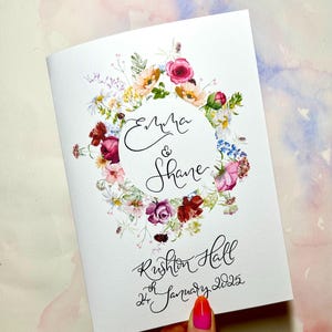 Cartão de casamento/noivado personalizado com flores silvestres | Caligrafia personalizada | Tema rosa, flor de casamento com flores silvestres | idioma personalizado