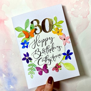 Personaliseer verjaardagskaart met bladgoudnummer/leeftijd | Aquarelbloemen met verjaardagskalligrafiebericht