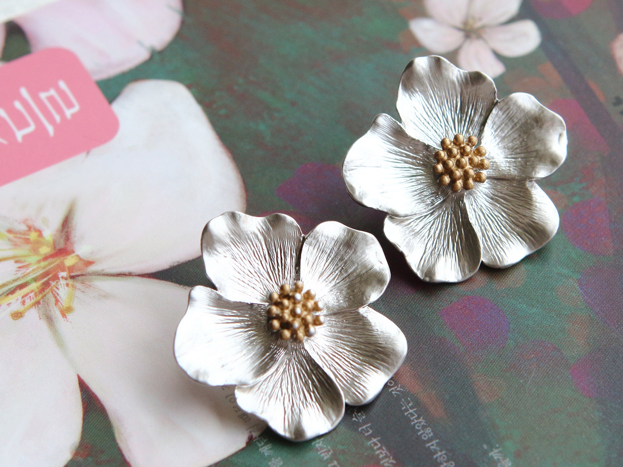 Dogwood flower earrings deals