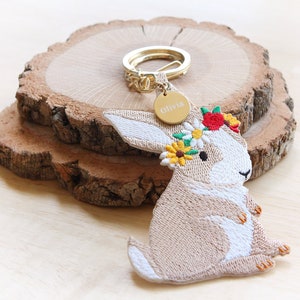 Forest Friends Rabbit Embroidery Patch Keyring: Personalized Floral Bunny Bag Charm
