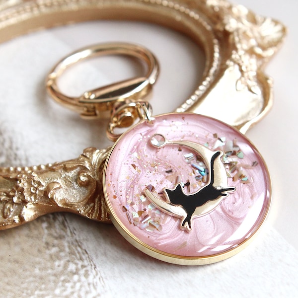 Llavero de gato negro y luna creciente dorada: dije para bolso inspirado en Sailor Moon