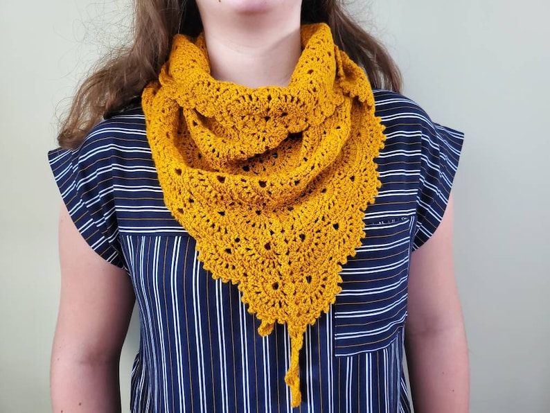 Crochet Bandana, Fan Kerchief Shawl Shawlette Pattern, Crochet Headcover, Crochet church veil pattern image 9