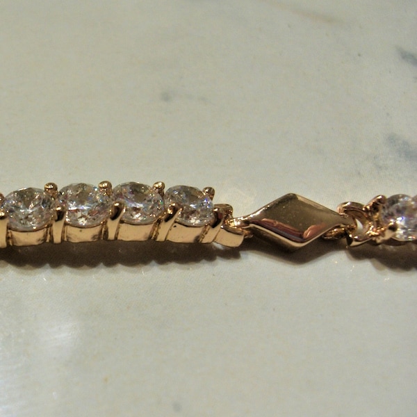 Bracelet fin en plaqué or et zirconium pour femme