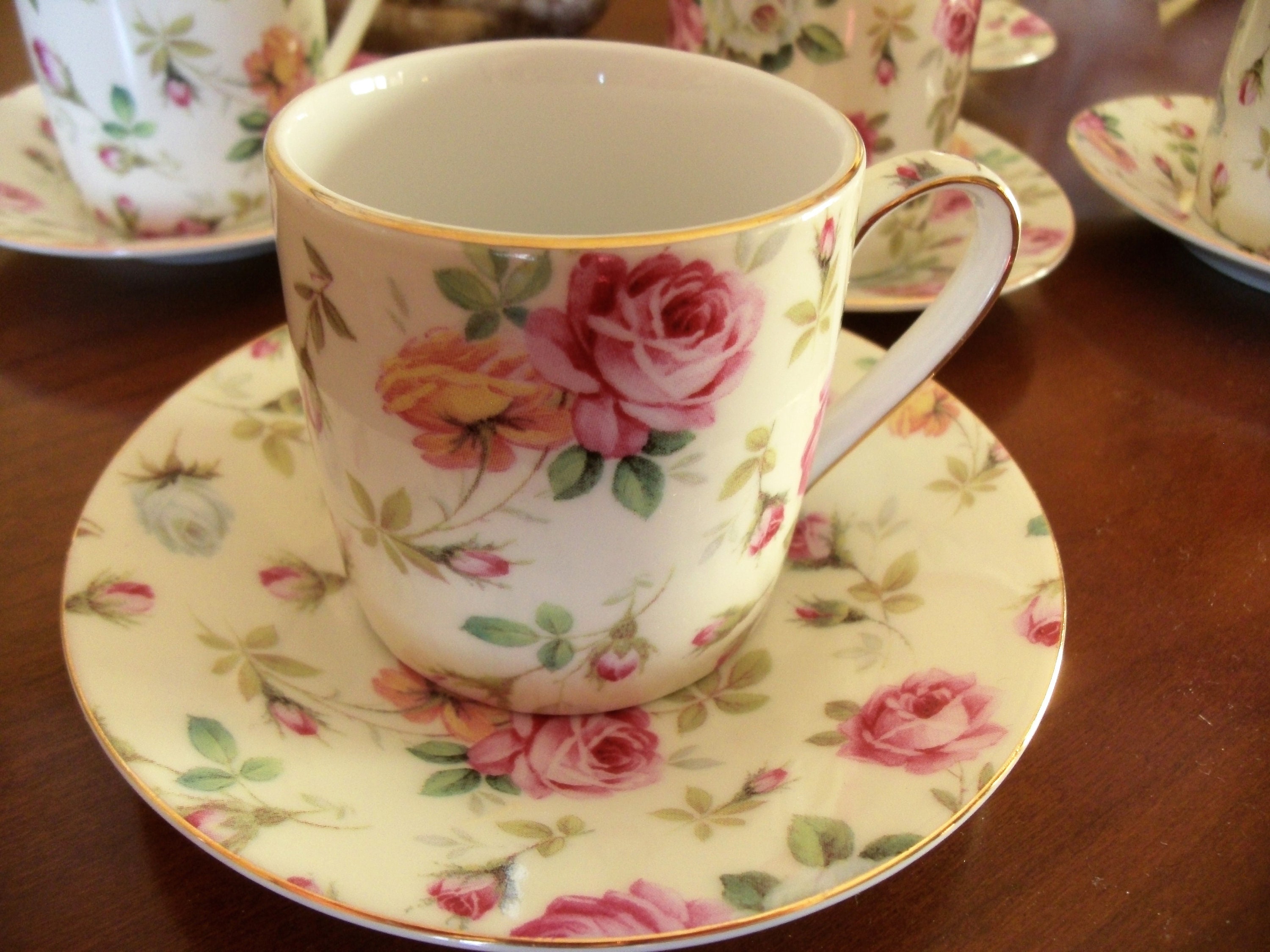 6 Tasses à Café ou Expresso en Porcelaine Fine Anglaise Décor de Roses