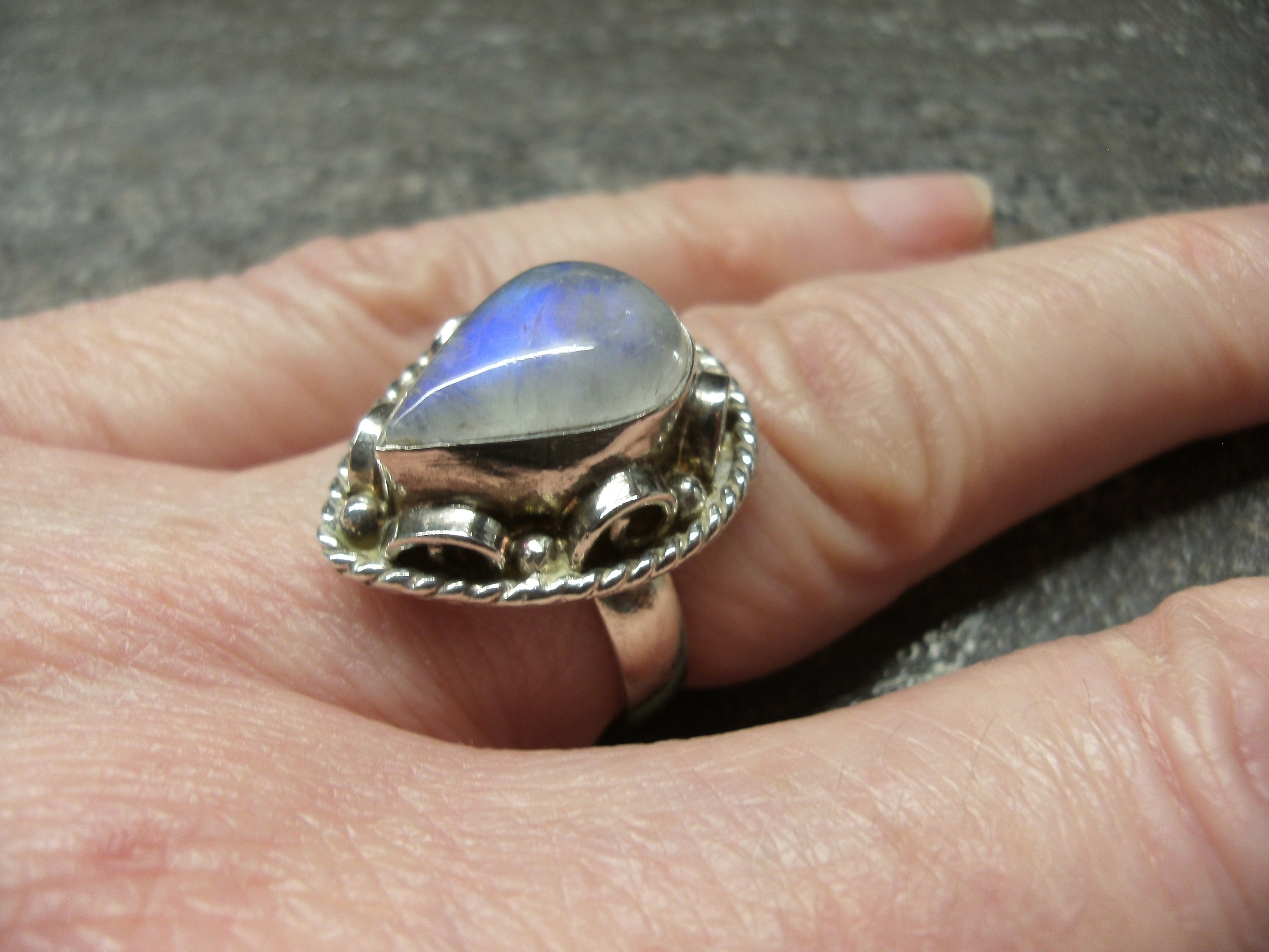 Bague ancienne pierre de lune - France