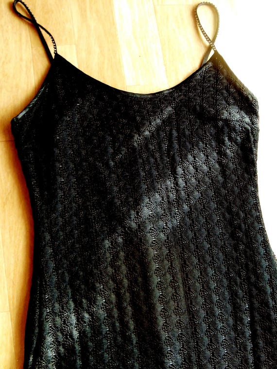 Robe longue dentelle noire doublée fines bretelles strass
