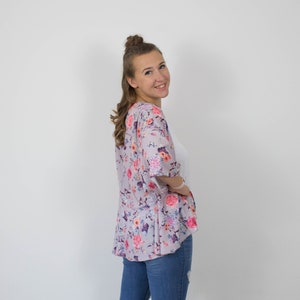 Flower print raglan sleeve dip hem sweater 2025