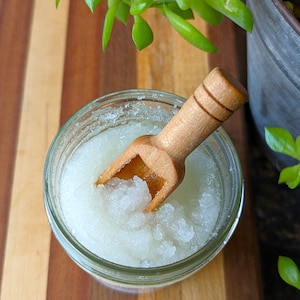 Happy Face Sea Salt Facial Scrub: Rozjaśnia, Przeciwstarzeniowy, Złuszczający