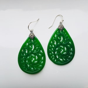 Vintage Carved Jade Earrings.Natural Green Jade Earrings.Sterling Silver Jade Earrings.Teardrop Dangle Earrings.Chinese Jade Emerald