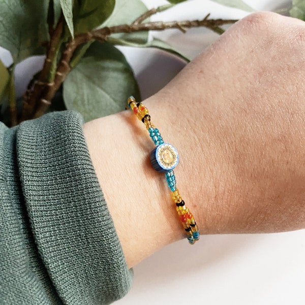 Vintage 90s beaded bracelet with single sun bead, multicolored beads with fimo clay beads