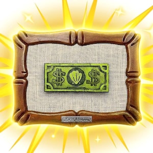 Può includere: Una cornice rettangolare marrone con una texture simile al bambù circonda uno sfondo in tessuto beige chiaro. Al centro si trova una banconota rettangolare verde con simboli di dollaro e un'icona a forma di conchiglia. Una targhetta riporta FIRST DOLLAR.