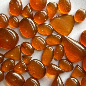 Lote al por mayor de cabujones de ámbar polaco, cabujones de ámbar báltico de formas variadas, ámbar báltico, piedra suelta de ámbar báltico de alta calidad.