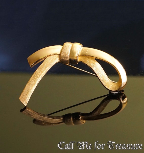 Christian Dior knot brooch pin Gold RARE / Vintage