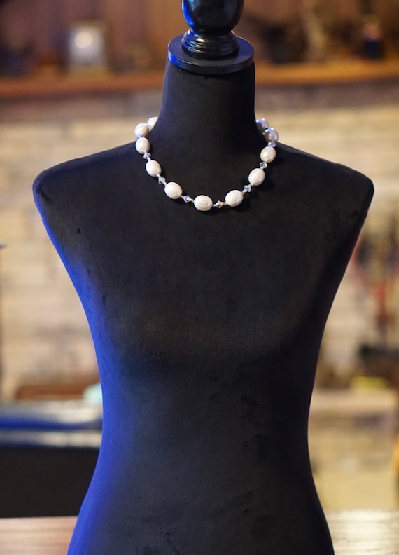 Large Glass Pearl Necklace / Vintage Jewelry - image 4