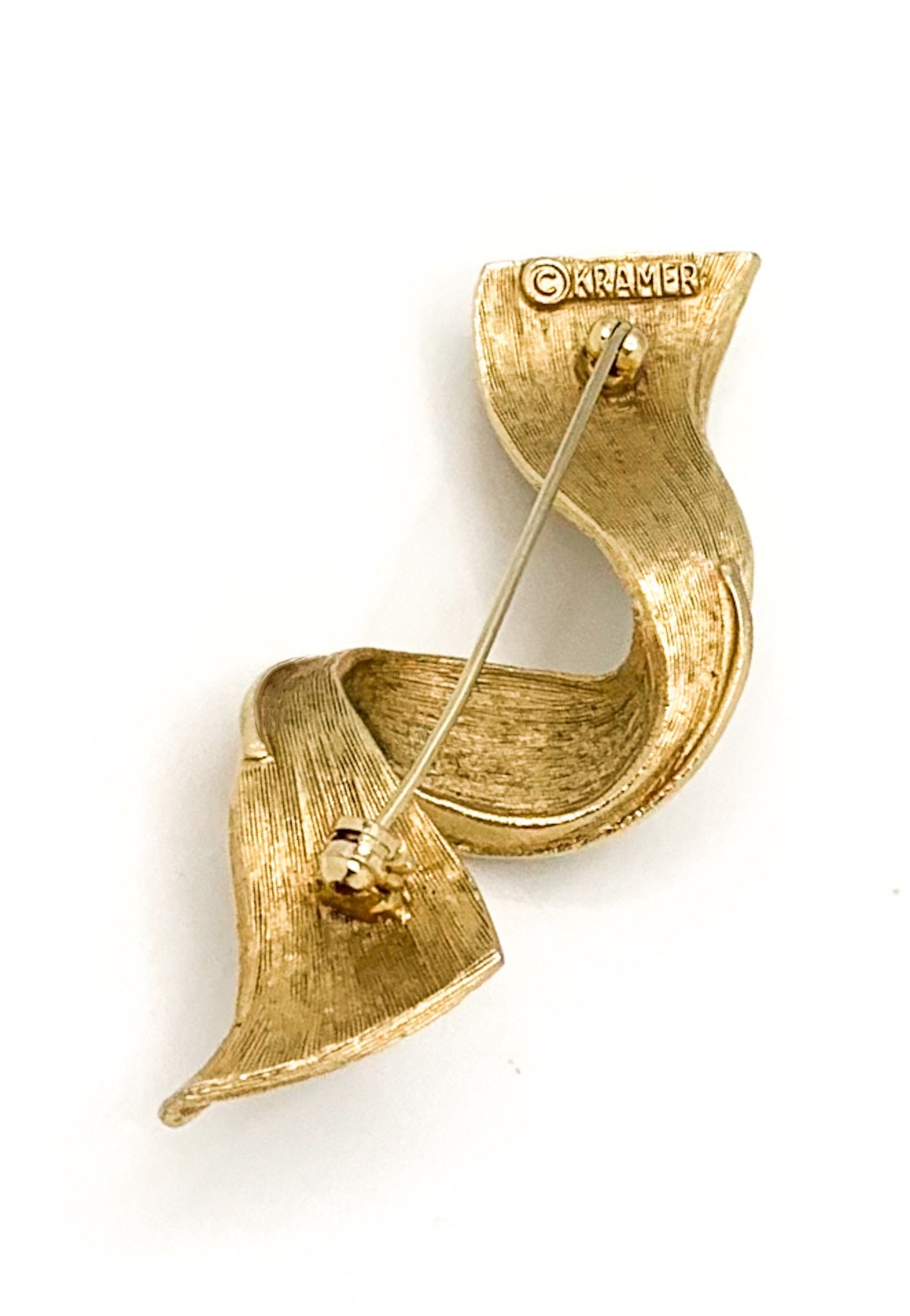 Vintage Kramer Brushed Gold Ribbon Brooch Pin / Vintage