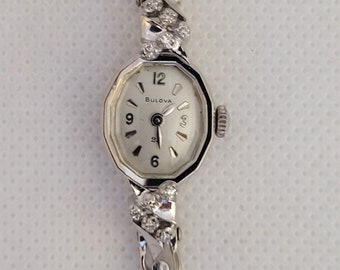 Reloj Bulova de oro blanco de 14 quilates con diamantes y servicio para damas Garantía de trabajo Art Deco Caja de 12 lados ovalada de corte único de 7 pulgadas Hermosa condición