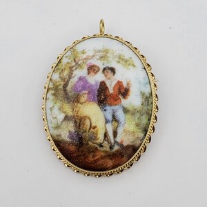 14kt Yellow Gold Vintage Brooch / Pendant, Courting Couple, Victorian, Early 1900, Good Condition, 39mm x 31 mm Oval, 11.1 grams, Stamp 14kt