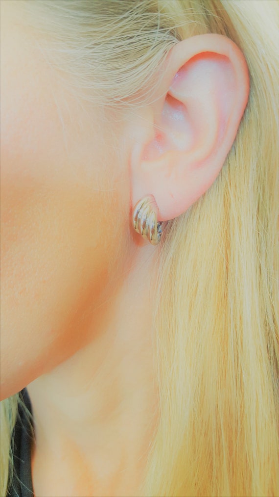 18kt White Gold Triple Hoop Earrings, Like New Co… - image 2