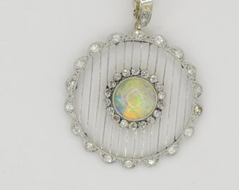 Vintage 14kt Weißgold Weiß Opal und Single Cut Diamant Anhänger und Perlen Enhancer. Exzellenter Zustand.