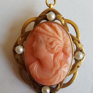Vintage 14kt Yellow Solid Gold Cameo Pin/Pendant, 3.5mm Small White Natural Pearls, 37mm X 31mm Diameter, 12.7 Grams, Heavy