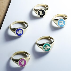 Anel de sinete de esmalte inicial personalizado para mulheres e homens, anel de sinete de esmalte delicado com inicial personalizada, anel de esmalte personalizado