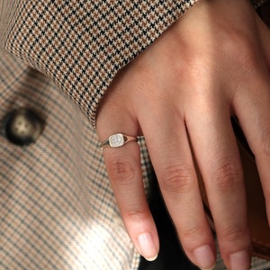 Square Diamond Paved Dainty Signet Ring, Minimalist Pinky Ring for Women, Dainty Square Diamond Signet Ring, Minimalist Pinky Signet Ring
