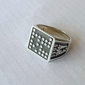 Fyrkantig familjevapenring, heraldisk vapensköldring, herrsignetring i sterlingsilver, ring med logotyp, present till honom