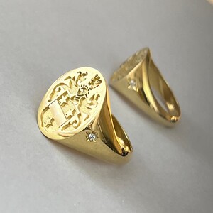Signet ring cheap royal family