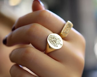 Gold Family Crest Ring, Family Crest Ring Gold, Coat of Arms Ring Gold, Gold Family Crest Signet Ring, Gold Family Coat of Armsrest Ring