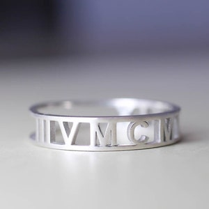 Custom Roman Numeral Ring, Personalized Rings, Date Ring, Personalized Numeral Jewelry, Anniversary Ring, Birthdate Ring, Date Jewelry, Ring