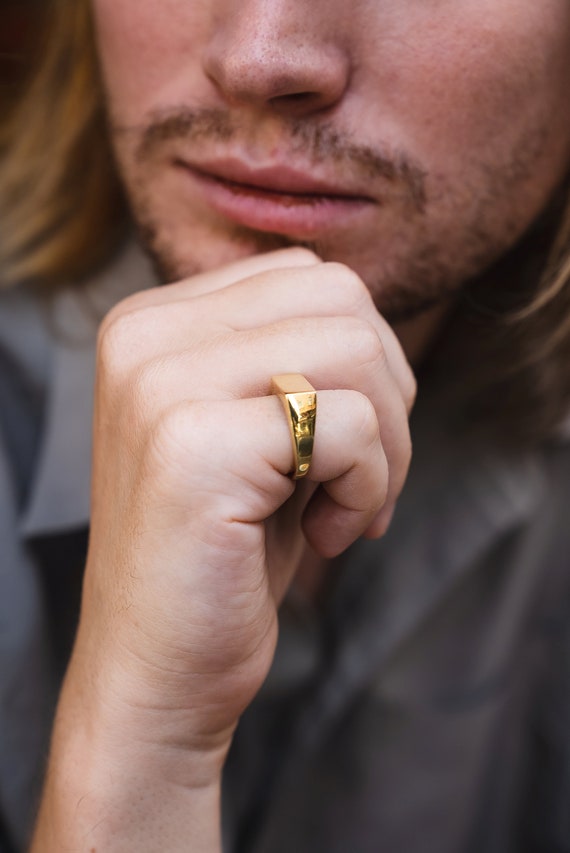 RECTANGLE SIGNET RING GOLD RECTANGLE SIGNET RING GOLD