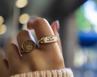 純金シグネットリング、カスタム刻印入りインスピレーションあふれる