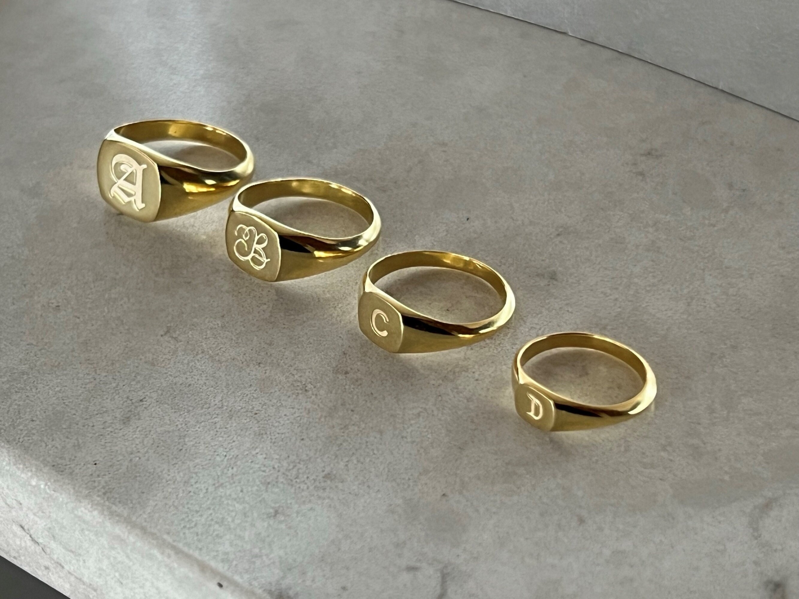 Initial signet ring, Dainty Signet Rings with Initials, Personalized Gold Signet Ring, Gold Pinky Ring, Minimal Gold Signet Ring for Women