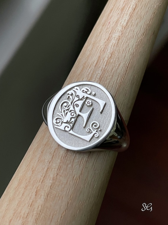 Monogram Signet Ring S00 - Fashion Jewelry | LOUIS VUITTON