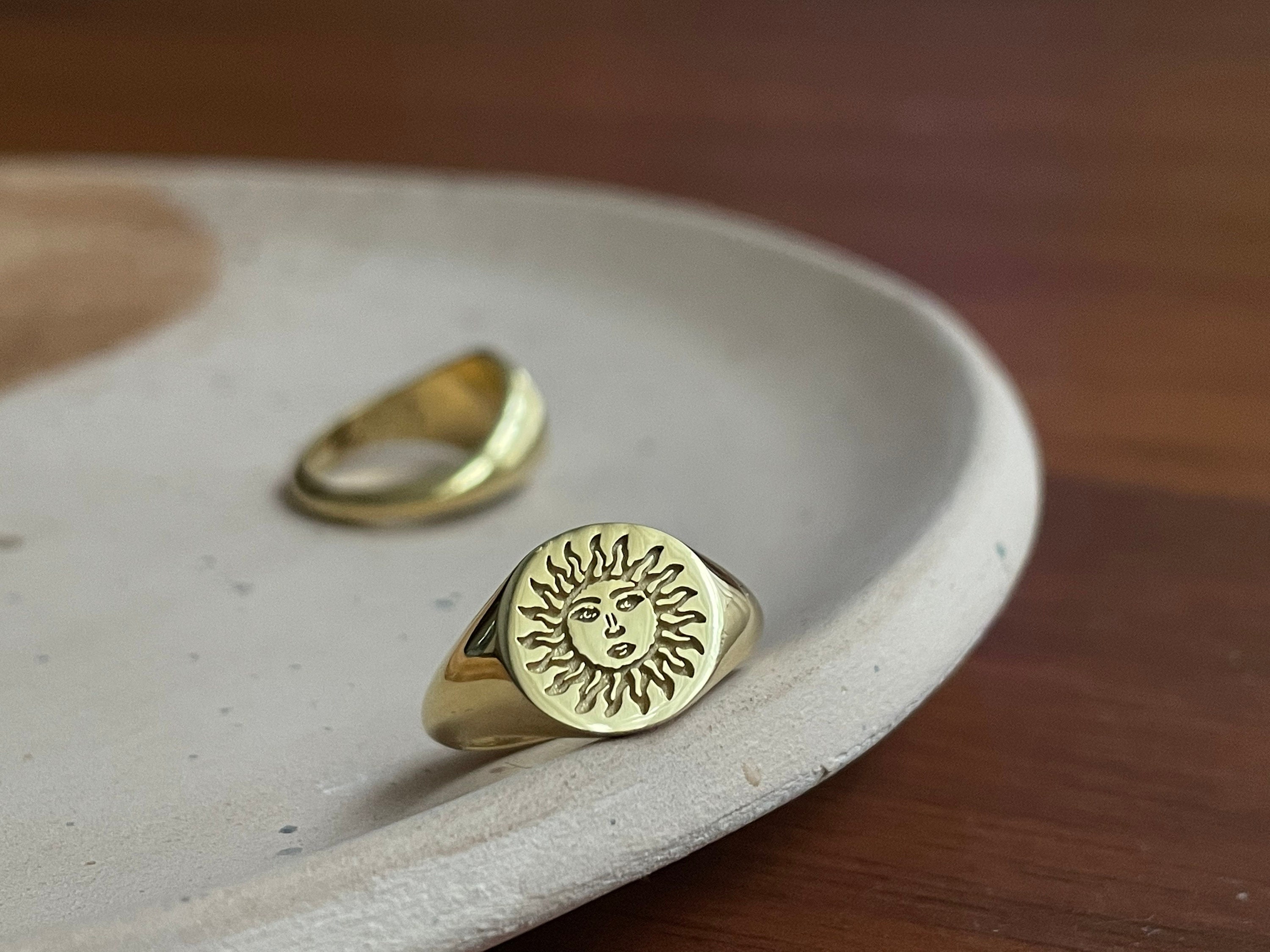 Signet ring sun deals