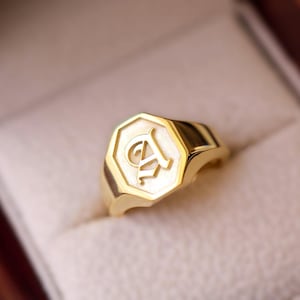 Anillo con inicial A en oro, anillo con letra A en oro, anillo de sello con inicial en oro, anillo con inicial en oro macizo, anillo con inicial en oro auténtico, anillo con inicial