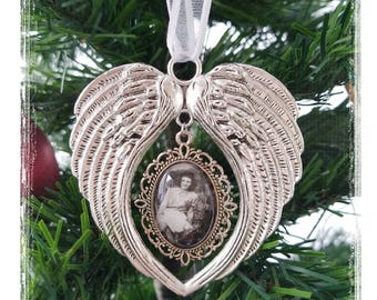 Photo memory ornament, beautiful angel wings customized with a photo. Remember your loved one or special pet!