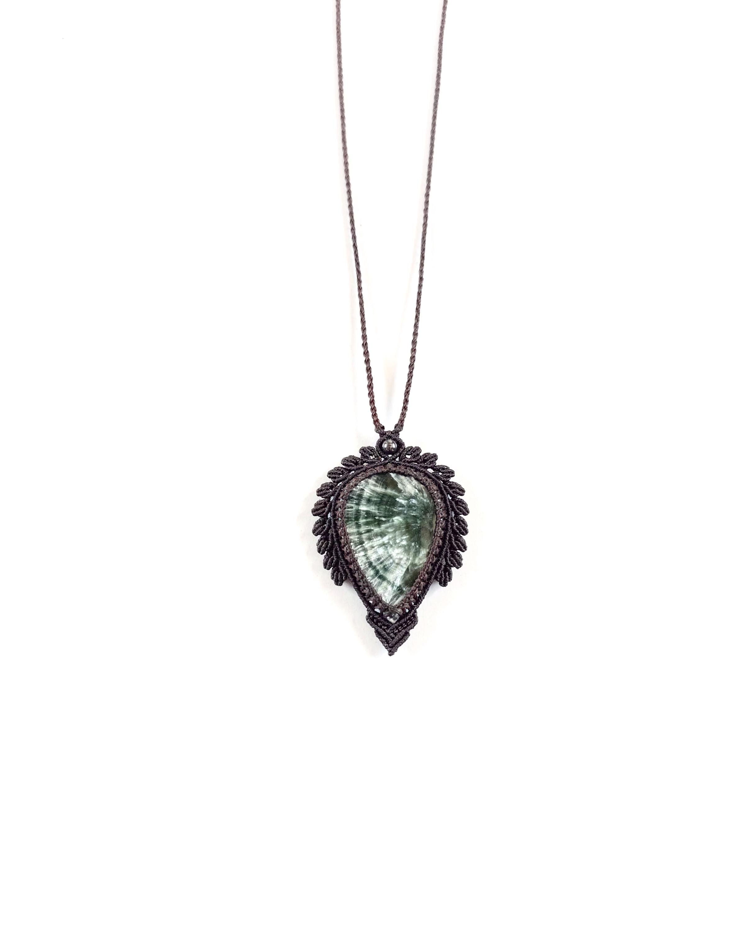 Seraphinite macrame necklace / pendant ethnic jewelry natural stone Bohemian chakra energy gemstone hippie