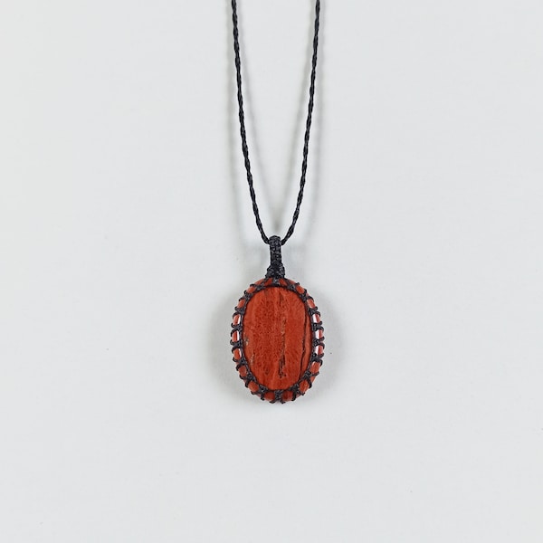 Red Jasper  - Collier / pendentif en macrame Bijoux ethnique pierre naturelle boheme chakra energie hippie style bobo nature