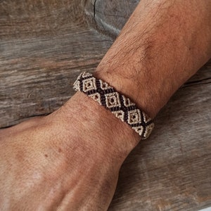 Handgefertigtes Makramee-Armband für Herren – moderner Boho-Chic