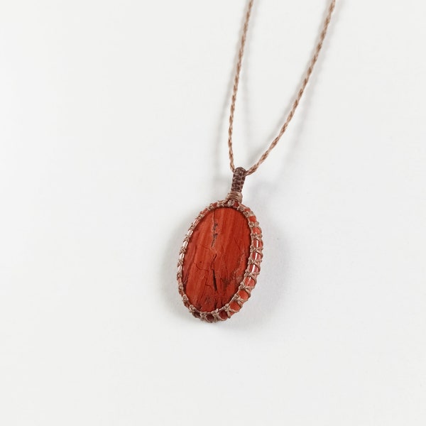 Red Jasper  - Collier / pendentif en macrame Bijoux ethnique pierre naturelle boheme chakra energie hippie style bobo nature