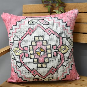 Retro Style Pillow, Vintage Design Pillow, Gift For The Home, Oriental Pillow, Farmhouse Pillow, Mother Gift Pillow, Throw Pillow,